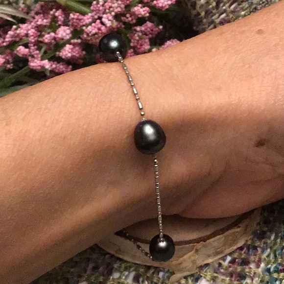 Purple Freshwater Pearls Bracelet - Picture 2 of 7